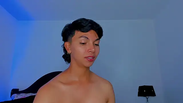 Snapshot of xhenisa_ chatting on September 10, 2025, 9:37 pm xhenisa online show from September 10, 2025, 9:37 pm