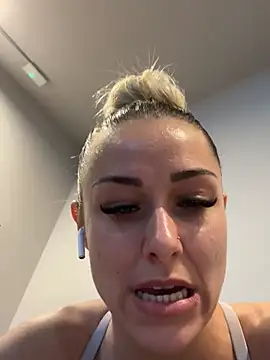 petrouchkaaa  online show from February 27, 2025, 9:32 am