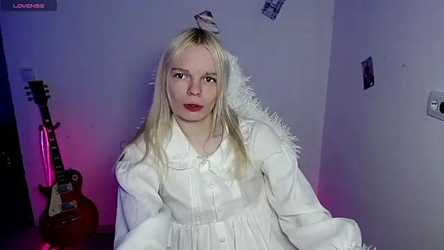 Snapshot of Emily_Nyaffee chatting on February 1, 2026, 9:24 pm Emily Nyaffee online show from February 1, 2026, 9:24 pm