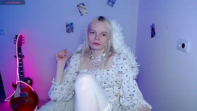 Snapshot of Emily_Nyaffee chatting on February 2, 2026, 3:33 pm Emily Nyaffee online show from February 2, 2026, 3:33 pm