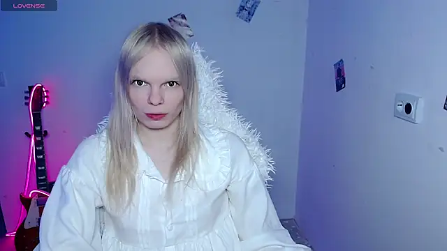 Snapshot of Emily_Nyaffee chatting on February 9, 2026, 6:45 pm Emily Nyaffee online show from February 9, 2026, 6:45 pm