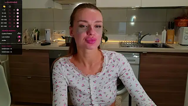 MissLovex online show from November 5, 2025, 4:01 am