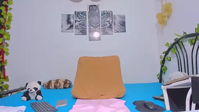 Alhelqueen online show from September 25, 2025, 5:49 pm