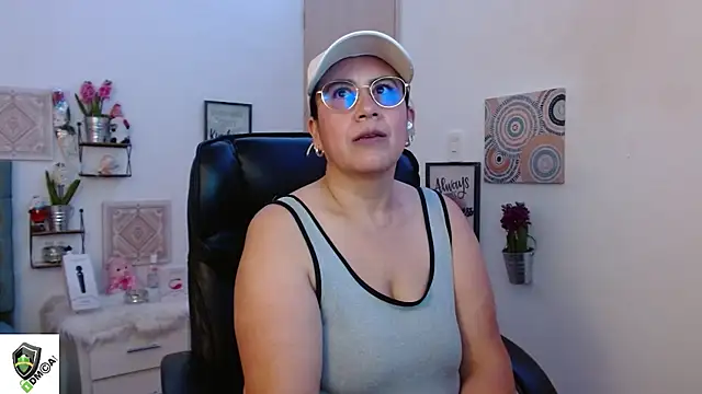 Snapshot of amalia_brunette chatting on January 13, 2025, 10:56 pm amalia brunette online show from January 13, 2025, 10:56 pm