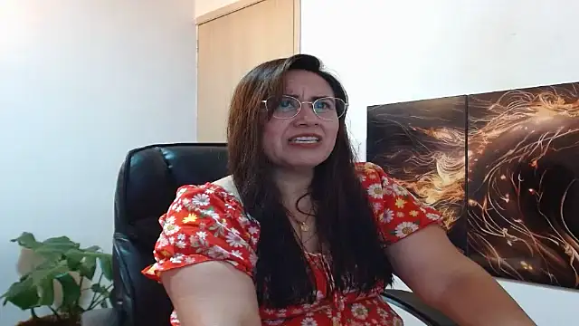 Snapshot of amalia_brunette chatting on September 18, 2025, 10:45 pm amalia brunette online show from September 18, 2025, 10:45 pm