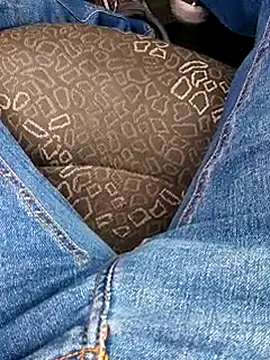 Snapshot of hotman8209 chatting on October 27, 2025, 2:32 pm hotman8209 online show from October 27, 2025, 2:32 pm