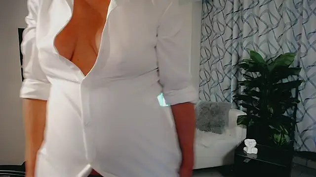 Snapshot of Favorite_0 chatting on February 19, 2026, 5:09 pm Favorite 0 online show from February 19, 2026, 5:09 pm