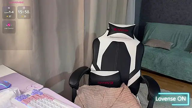 Snapshot of EmmySuiyugh chatting on January 24, 2025, 3:34 pm EmmySuiyugh online show from January 24, 2025, 3:34 pm