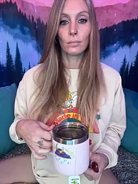 ItsDanniG online show from October 30, 2025, 5:46 pm