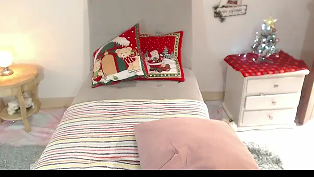 lilian prada online show from December 20, 2024, 8:55 pm