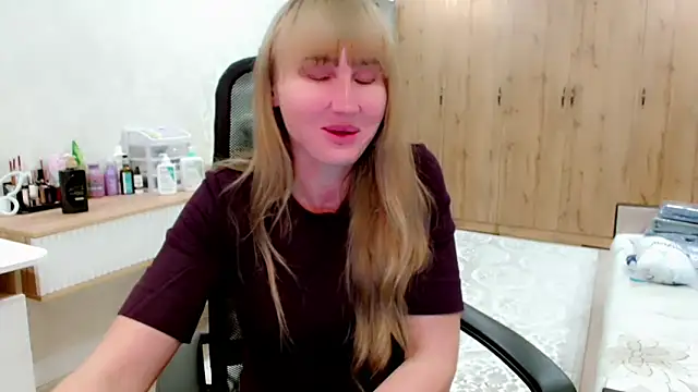 EveLove33 online show from November 15, 2025, 4:58 pm