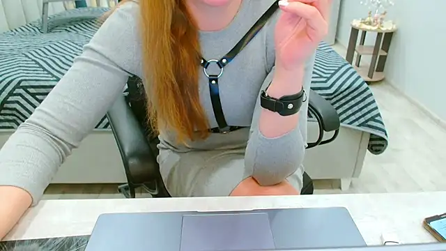 Snapshot of EveLove33 chatting on April 25, 2026, 6:49 pm EveLove33 online show from April 25, 2026, 6:49 pm