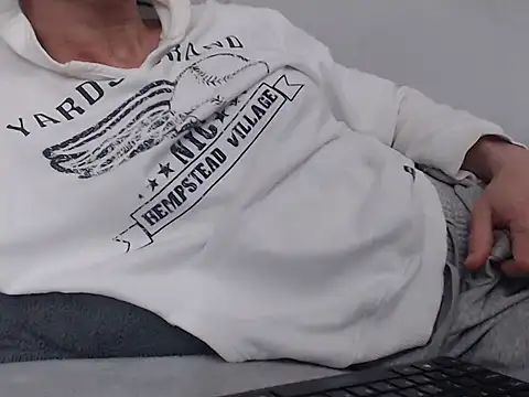 Snapshot of MikeyMaXXX chatting on March 1, 2026, 12:34 am MikeyMaXXX online show from March 1, 2026, 12:34 am