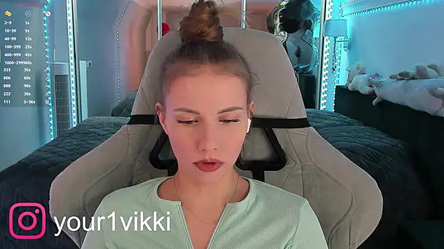 Snapshot of Vikki_Cheese chatting on March 16, 2025, 7:27 pm Vikki Cheese online show from March 16, 2025, 7:27 pm