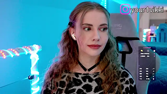 Snapshot of Vikki_Cheese chatting on November 10, 2025, 7:57 pm Vikki Cheese online show from November 10, 2025, 7:57 pm