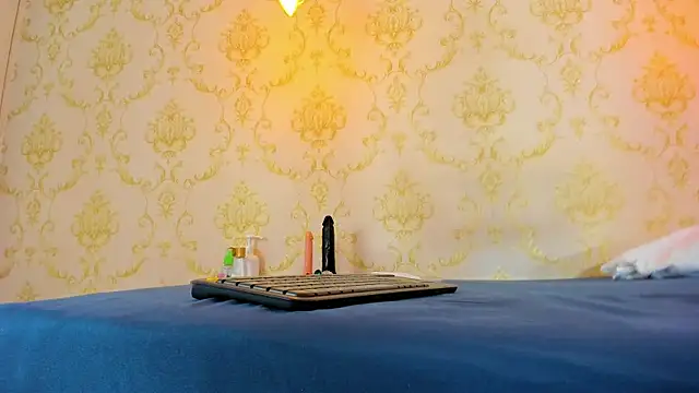 BRITANY WELLS  online show from November 18, 2025, 12:42 pm