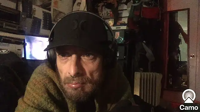 DownstairsSky online show from October 28, 2025, 2:15 am