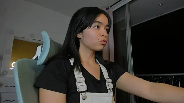 Olivia xd  online show from December 8, 2024, 1:02 am