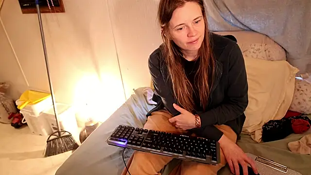 Snapshot of xxpixeyxx chatting on March 25, 2026, 12:33 pm xxpixeyxx online show from March 25, 2026, 12:33 pm