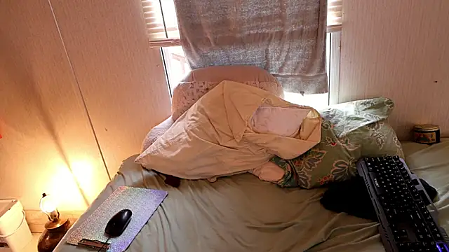 Snapshot of xxpixeyxx chatting on March 29, 2026, 2:06 pm xxpixeyxx online show from March 29, 2026, 2:06 pm