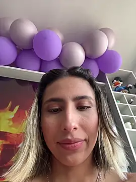 Ameellie online show from November 12, 2025, 4:07 pm