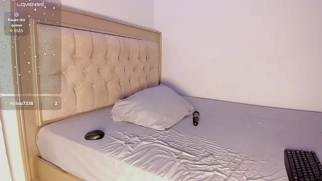 Letizia West  online show from October 8, 2025, 7:28 am