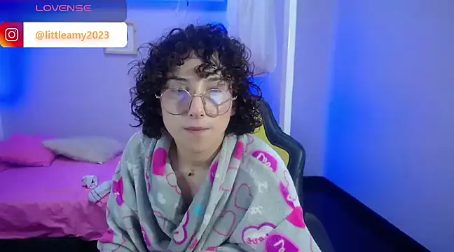 Snapshot of little__amy_ chatting on January 2, 2025, 7:23 am little amy online show from January 2, 2025, 7:23 am