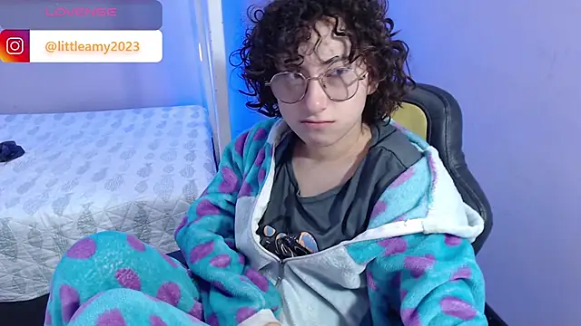 Snapshot of little__amy_ chatting on January 22, 2025, 9:02 am little amy online show from January 22, 2025, 9:02 am