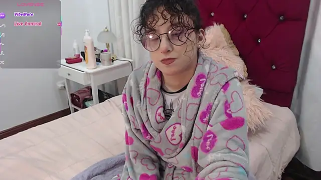 Snapshot of little__amy_ chatting on October 11, 2025, 8:29 pm little amy online show from October 11, 2025, 8:29 pm