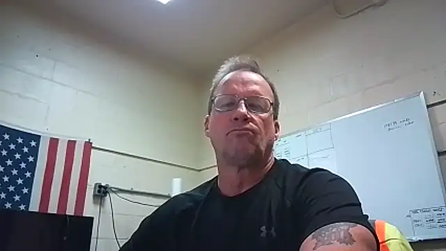 Snapshot of Cockrub1 chatting on November 12, 2025, 12:38 pm Cockrub1 online show from November 12, 2025, 12:38 pm