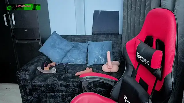 charlotee lovee69 online show from November 13, 2025, 1:59 am