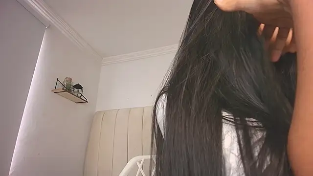 mollyrivera online show from December 3, 2024, 6:28 pm