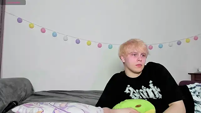 Emily and Ilumi online show from March 10, 2025, 5:50 pm