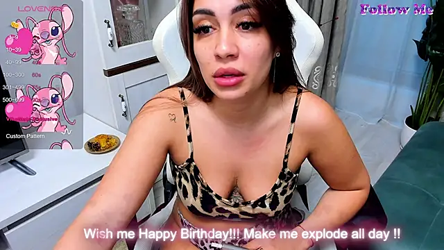 Snapshot of EveEvian chatting on March 21, 2025, 8:40 pm EveEvian online show from March 21, 2025, 8:40 pm