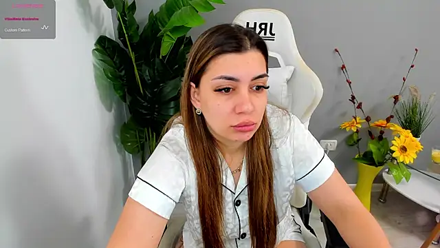 Snapshot of EveEvian chatting on April 22, 2026, 12:18 pm EveEvian online show from April 22, 2026, 12:18 pm