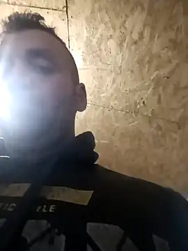 Snapshot of florin421 chatting on December 23, 2024, 8:22 am florin421 online show from December 23, 2024, 8:22 am