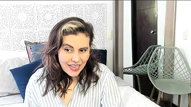 V monse online show from February 9, 2025, 3:01 pm