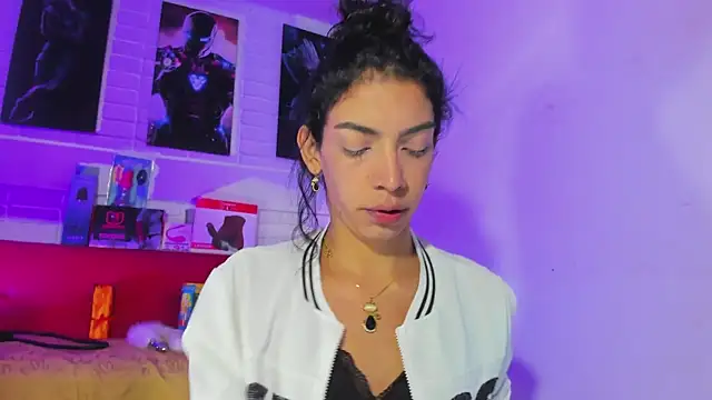 Snapshot of Alahia_Rodriguez chatting on March 19, 2025, 12:34 pm Alahia Rodriguez online show from March 19, 2025, 12:34 pm