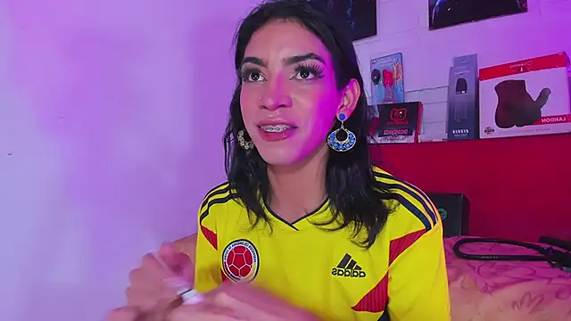 Snapshot of Alahia_Rodriguez chatting on March 21, 2025, 1:56 am Alahia Rodriguez online show from March 21, 2025, 1:56 am