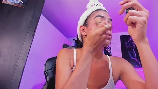 Snapshot of Alahia_Rodriguez chatting on November 1, 2025, 9:39 pm Alahia Rodriguez online show from November 1, 2025, 9:39 pm