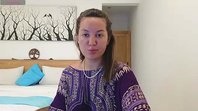 Nelly Fischer online show from November 2, 2025, 9:22 am