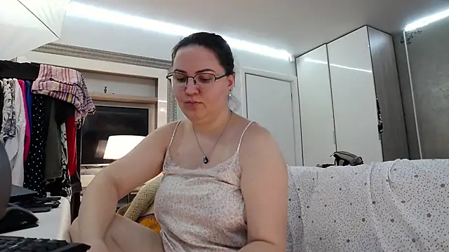 Snapshot of ILoveToFeelU chatting on June 24, 2026, 9:03 pm ILoveToFeelU online show from June 24, 2026, 9:03 pm