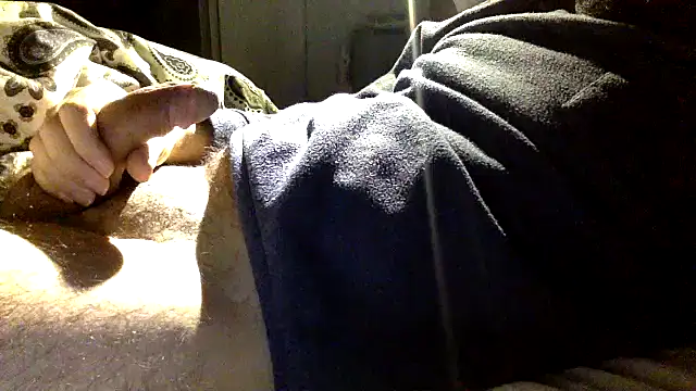 Snapshot of enty-y chatting on February 15, 2025, 4:47 am enty-y online show from February 15, 2025, 4:47 am