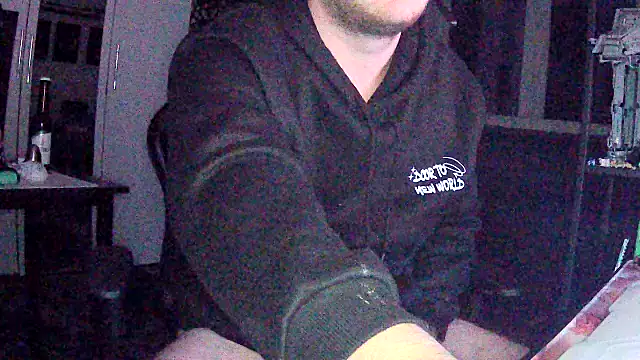 Snapshot of Longcock3345 chatting on October 21, 2025, 5:24 pm Longcock3345 online show from October 21, 2025, 5:24 pm