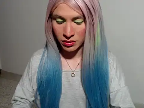 HugeDanex online show from November 22, 2025, 4:33 am