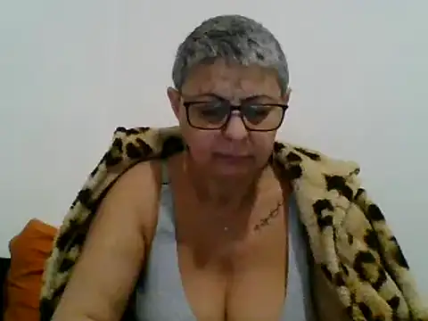 Snapshot of roseblak42 chatting on February 6, 2025, 6:35 pm roseblak42 online show from February 6, 2025, 6:35 pm