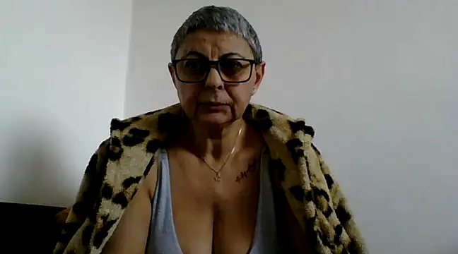 Snapshot of roseblak42 chatting on February 14, 2025, 10:38 am roseblak42 online show from February 14, 2025, 10:38 am