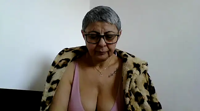 Snapshot of roseblak42 chatting on February 22, 2025, 9:56 am roseblak42 online show from February 22, 2025, 9:56 am