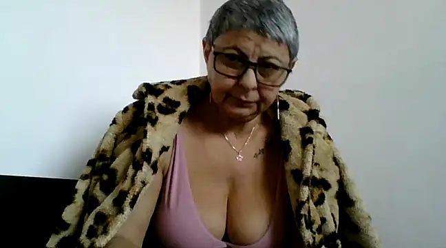 Snapshot of roseblak42 chatting on February 26, 2025, 1:52 pm roseblak42 online show from February 26, 2025, 1:52 pm
