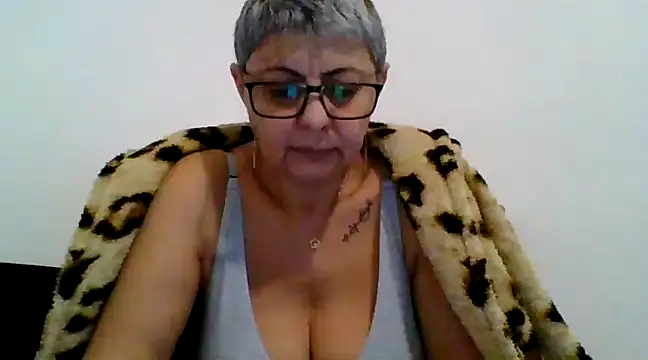 Snapshot of roseblak42 chatting on March 1, 2025, 3:38 pm roseblak42 online show from March 1, 2025, 3:38 pm